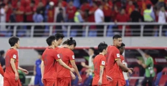 国足客战新加坡首发：韦世豪领衔，李昊首秀，武磊替补