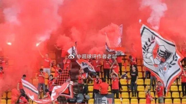 成都蓉城球迷不满：两回合战平铜梁龙